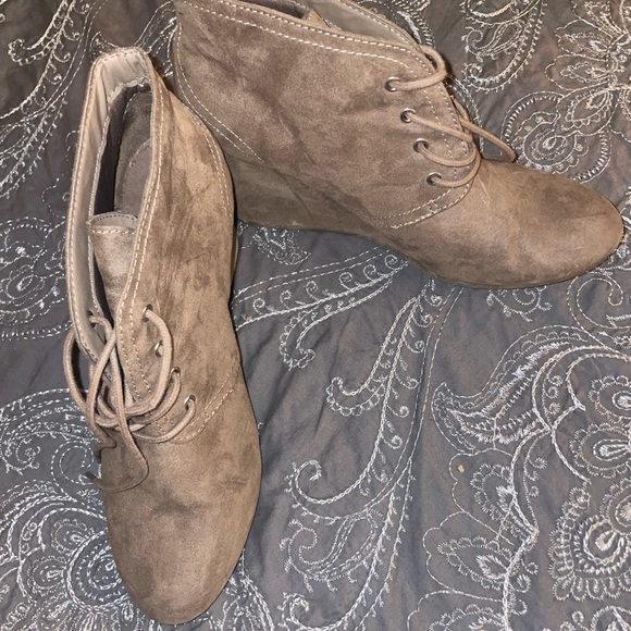 Tan Winter Wedge - Picture 2 of 4